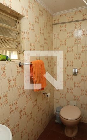 Casa à venda com 250m², 3 quartos e 4 vagasBanheiro de Serviço
