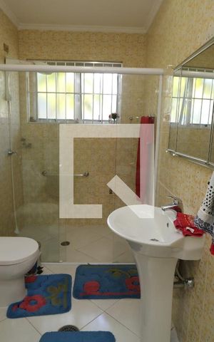 Casa à venda com 250m², 3 quartos e 4 vagasBanheiro da Suíte