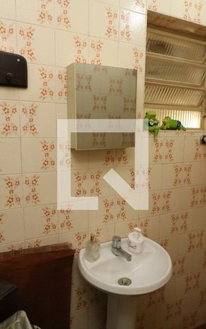 Casa à venda com 250m², 3 quartos e 4 vagasBanheiro de Serviço