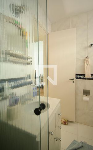 Apartamento à venda com 64m², 2 quartos e 1 vagaBanheiro Social