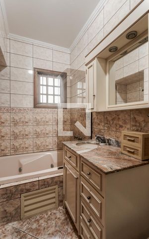Casa à venda com 292m², 4 quartos e 3 vagas Casa à venda com 292m², 4 quartos e 3 vagasBanheiro da Suíte
