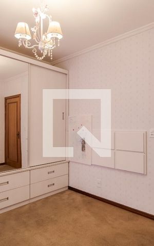 Casa à venda com 292m², 4 quartos e 3 vagas Casa à venda com 292m², 4 quartos e 3 vagasQuarto 2