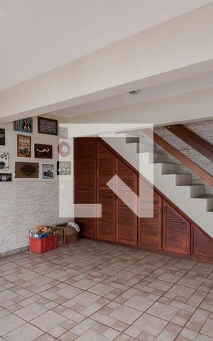 Casa à venda com 292m², 4 quartos e 3 vagas Casa à venda com 292m², 4 quartos e 3 vagasEspaço Gourmet