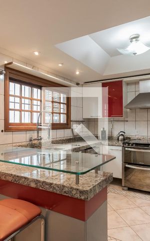 Casa à venda com 292m², 4 quartos e 3 vagas Casa à venda com 292m², 4 quartos e 3 vagasCozinha