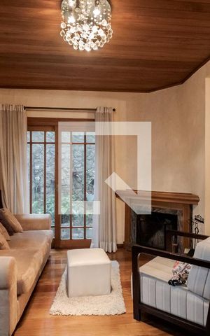 Casa à venda com 292m², 4 quartos e 3 vagas Casa à venda com 292m², 4 quartos e 3 vagasSala