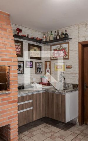Casa à venda com 292m², 4 quartos e 3 vagas Casa à venda com 292m², 4 quartos e 3 vagasEspaço Gourmet