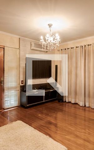 Casa à venda com 292m², 4 quartos e 3 vagas Casa à venda com 292m², 4 quartos e 3 vagasSala