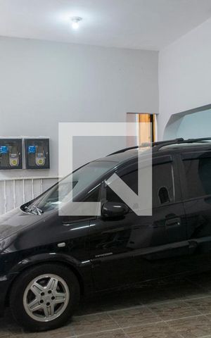 Casa à venda com 221m², 4 quartos e 2 vagas Casa à venda com 221m², 4 quartos e 2 vagasGaragem