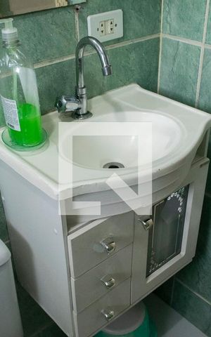 Casa à venda com 221m², 4 quartos e 2 vagas Casa à venda com 221m², 4 quartos e 2 vagasBanheiro casa 1