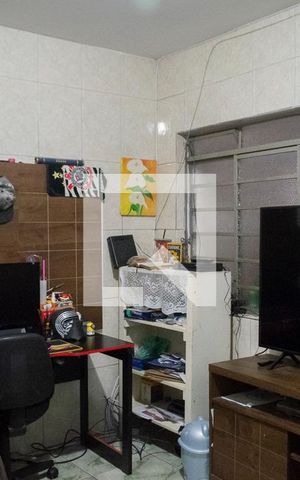 Casa à venda com 221m², 4 quartos e 2 vagas Casa à venda com 221m², 4 quartos e 2 vagasSala casa 2