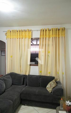 Casa à venda com 221m², 4 quartos e 2 vagas Casa à venda com 221m², 4 quartos e 2 vagasSala casa 1