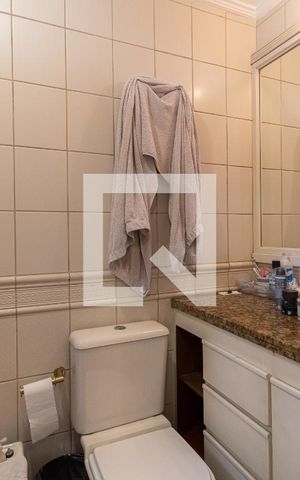 Apartamento à venda com 360m², 5 quartos e 4 vagas Apartamento à venda com 360m², 5 quartos e 4 vagasBanheiro da Suíte 1
