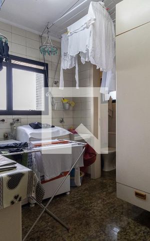 Apartamento à venda com 360m², 5 quartos e 4 vagas Apartamento à venda com 360m², 5 quartos e 4 vagasLavanderia