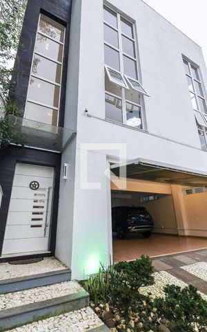 Casa à venda com 389m², 3 quartos e 4 vagasFachada