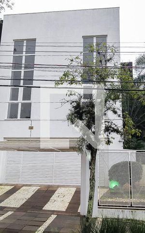 Casa à venda com 389m², 3 quartos e 4 vagasFachada