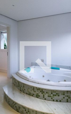 Casa à venda com 389m², 3 quartos e 4 vagasBanheiro da suíte