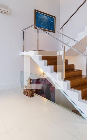 Casa à venda com 389m², 3 quartos e 4 vagasEscada