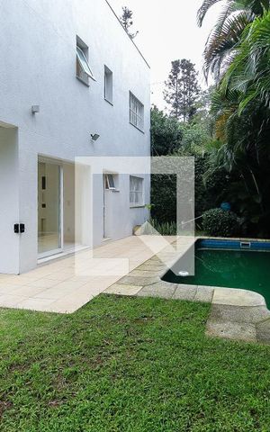 Casa à venda com 389m², 3 quartos e 4 vagasQuintal