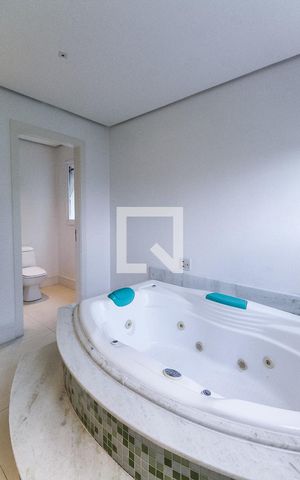 Casa à venda com 389m², 3 quartos e 4 vagasBanheiro da suíte