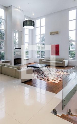 Casa à venda com 389m², 3 quartos e 4 vagasSala