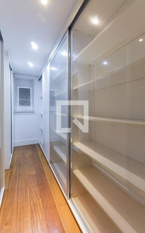 Casa à venda com 389m², 3 quartos e 4 vagasCloset da suíte