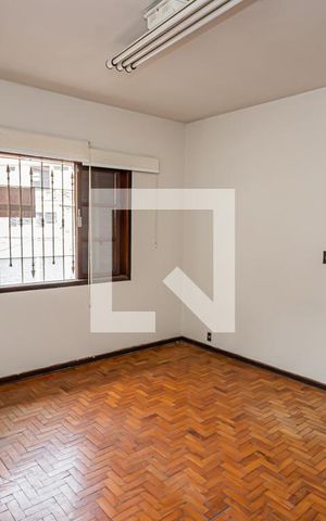 Casa à venda com 200m², 3 quartos e 2 vagasSuite