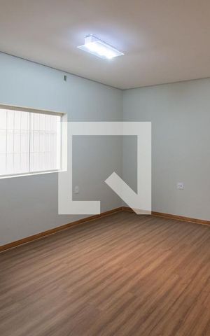Casa à venda com 200m², 4 quartos e 2 vagas Casa à venda com 200m², 4 quartos e 2 vagasSala de TV