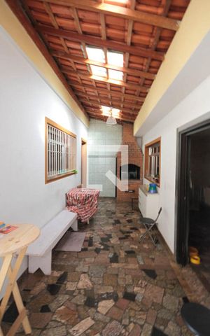 Casa à venda com 315m², 3 quartos e 7 vagas Casa à venda com 315m², 3 quartos e 7 vagasQuintal