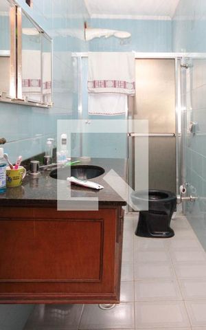Casa à venda com 315m², 3 quartos e 7 vagas Casa à venda com 315m², 3 quartos e 7 vagasbanheiro da Suíte