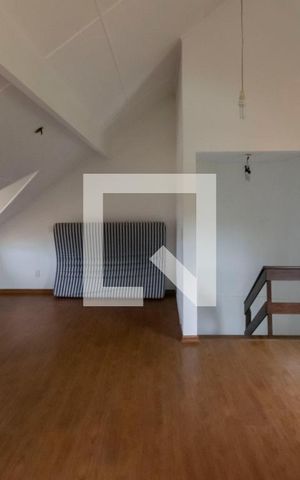 Casa de condomínio à venda com 160m², 3 quartos e 1 vaga Casa de condomínio à venda com 160m², 3 quartos e 1 vagaSótão