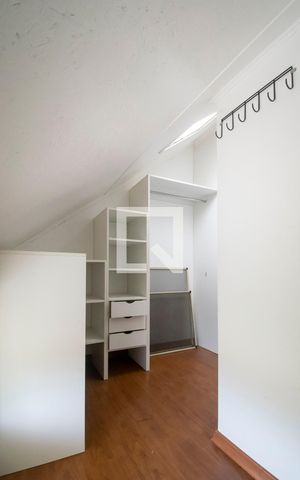 Casa de condomínio à venda com 160m², 3 quartos e 1 vaga Casa de condomínio à venda com 160m², 3 quartos e 1 vagaCloset do Sótão