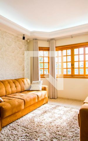 Casa à venda com 280m², 3 quartos e 6 vagas Casa à venda com 280m², 3 quartos e 6 vagasSala