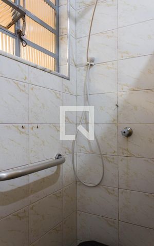 Casa à venda com 150m², 2 quartos e 2 vagas Casa à venda com 150m², 2 quartos e 2 vagasBanheiro