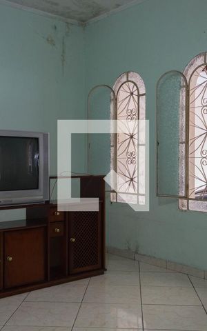 Casa à venda com 150m², 2 quartos e 2 vagas Casa à venda com 150m², 2 quartos e 2 vagasSala