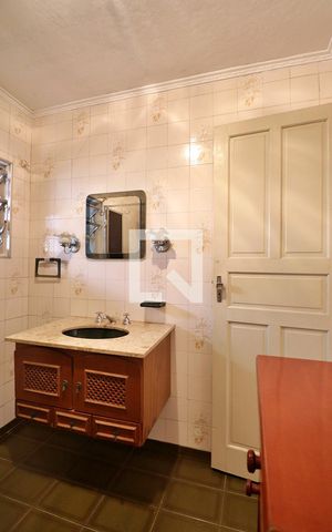Casa à venda com 300m², 4 quartos e 4 vagasCasa 2 -Banheiro