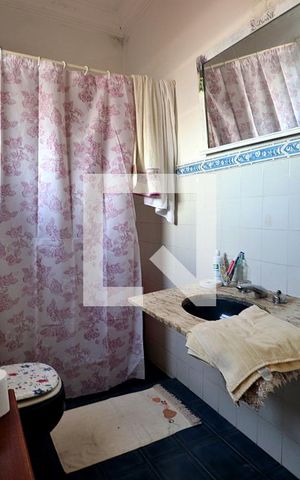 Casa à venda com 300m², 4 quartos e 4 vagasBanheiro do Quarto 1
