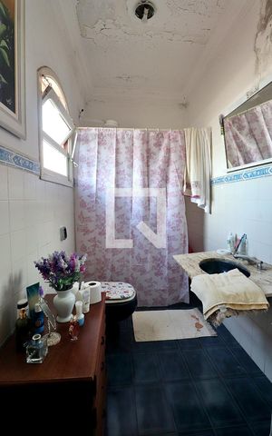 Casa à venda com 300m², 4 quartos e 4 vagasBanheiro do Quarto 1