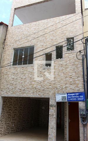 Casa de condomínio à venda com 40m², 2 quartos e sem vaga Casa de condomínio à venda com 40m², 2 quartos e sem vagaFachada
