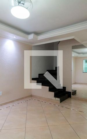 Casa à venda com 160m², 3 quartos e 2 vagas Casa à venda com 160m², 3 quartos e 2 vagasSala