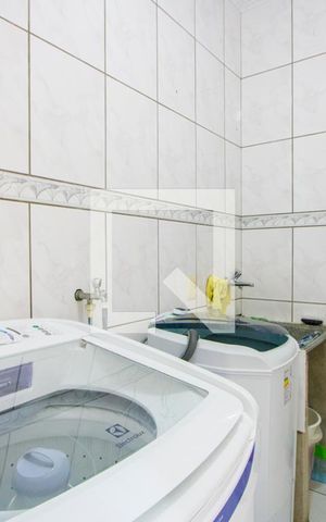 Casa à venda com 191m², 2 quartos e 2 vagas Casa à venda com 191m², 2 quartos e 2 vagasÁrea de serviço