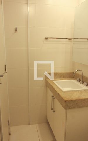Apartamento à venda com 72m², 2 quartos e 1 vaga Apartamento à venda com 72m², 2 quartos e 1 vagaBanheiro da Suíte