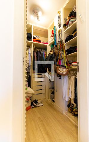 Apartamento à venda com 320m², 3 quartos e 3 vagas Apartamento à venda com 320m², 3 quartos e 3 vagasCloset da suíte