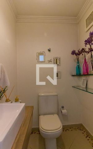 Apartamento à venda com 320m², 3 quartos e 3 vagas Apartamento à venda com 320m², 3 quartos e 3 vagasLavabo 2 Cobertura