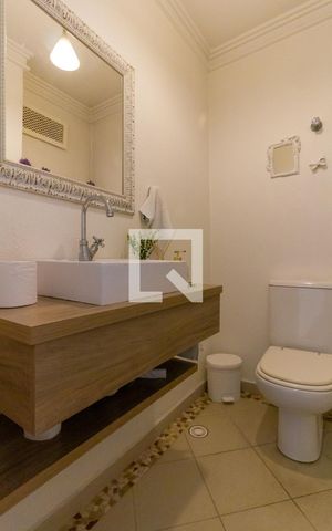 Apartamento à venda com 320m², 3 quartos e 3 vagas Apartamento à venda com 320m², 3 quartos e 3 vagasLavabo 2 Cobertura