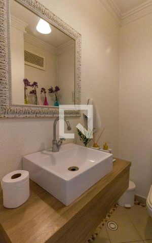 Apartamento à venda com 320m², 3 quartos e 3 vagas Apartamento à venda com 320m², 3 quartos e 3 vagasLavabo 2 Cobertura