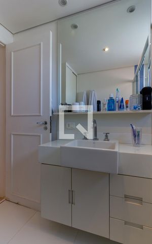 Apartamento à venda com 320m², 3 quartos e 3 vagas Apartamento à venda com 320m², 3 quartos e 3 vagasBanheiro Social