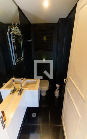 Apartamento à venda com 320m², 3 quartos e 3 vagas Apartamento à venda com 320m², 3 quartos e 3 vagasLavabo