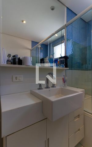 Apartamento à venda com 320m², 3 quartos e 3 vagas Apartamento à venda com 320m², 3 quartos e 3 vagasBanheiro Social