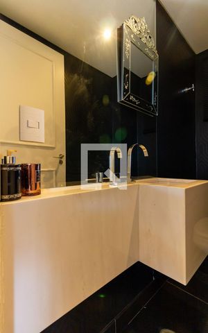 Apartamento à venda com 320m², 3 quartos e 3 vagas Apartamento à venda com 320m², 3 quartos e 3 vagasLavabo