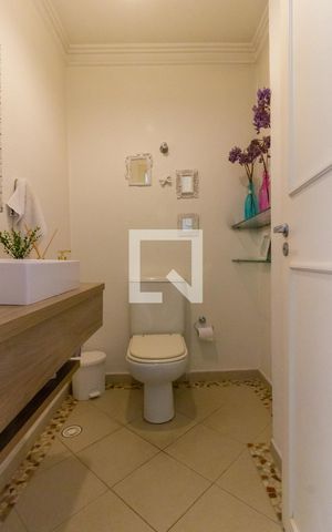 Apartamento à venda com 320m², 3 quartos e 3 vagas Apartamento à venda com 320m², 3 quartos e 3 vagasLavabo 2 Cobertura
